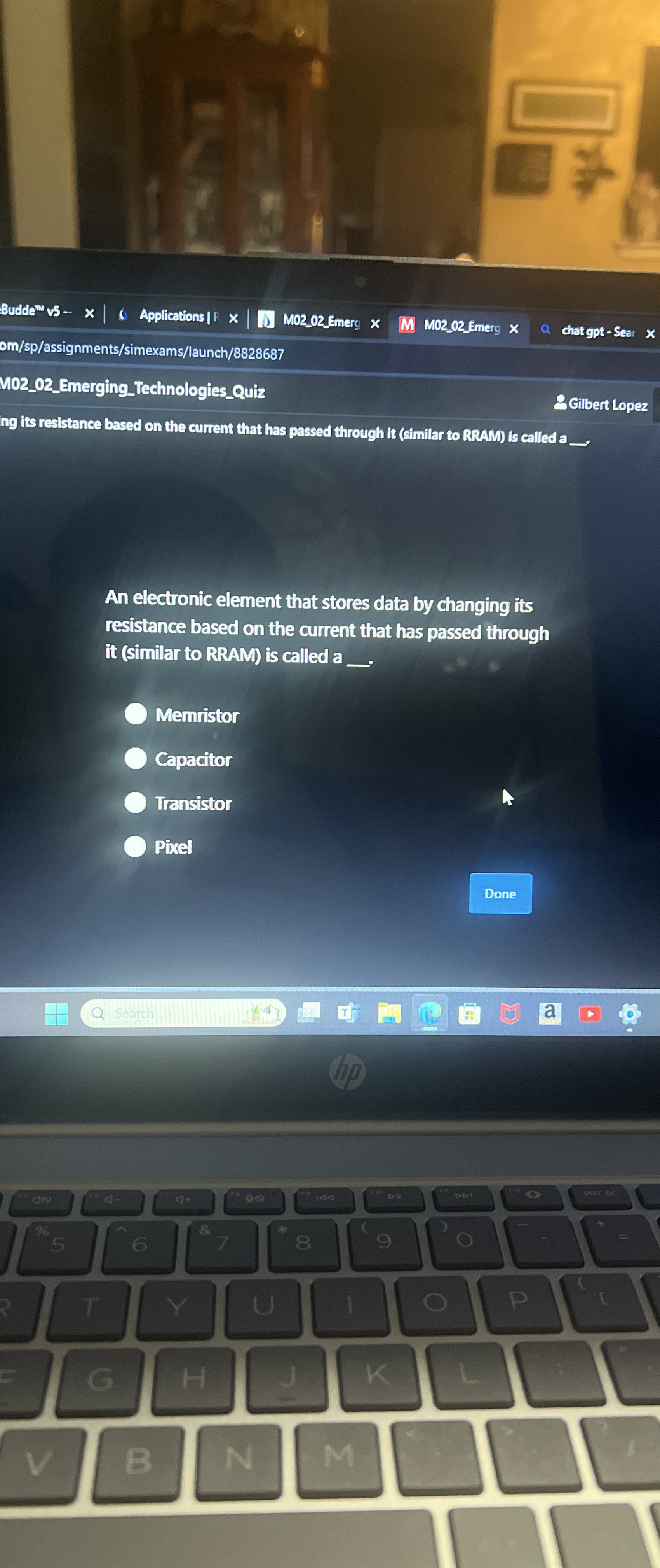  An electronic element that stores data by changing its resistance based