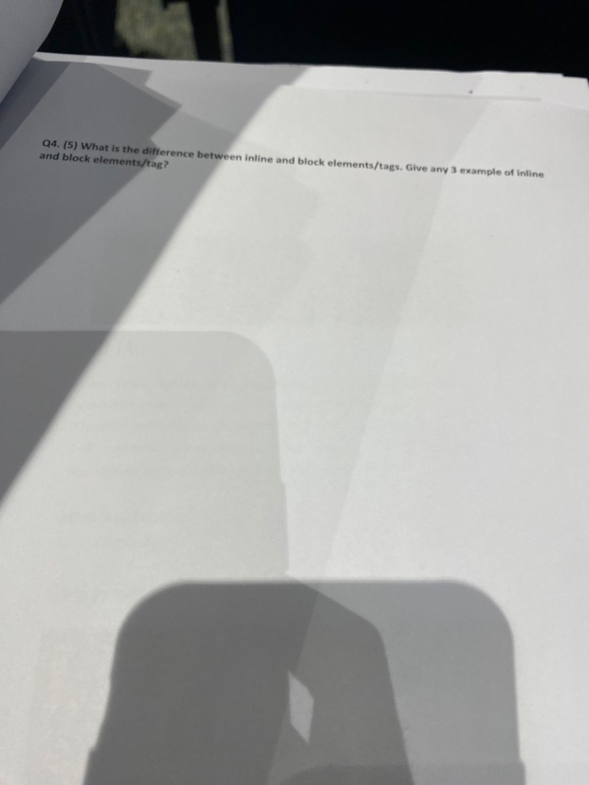  Q4.(5) What is the difference between inline and block elements/tags. Give