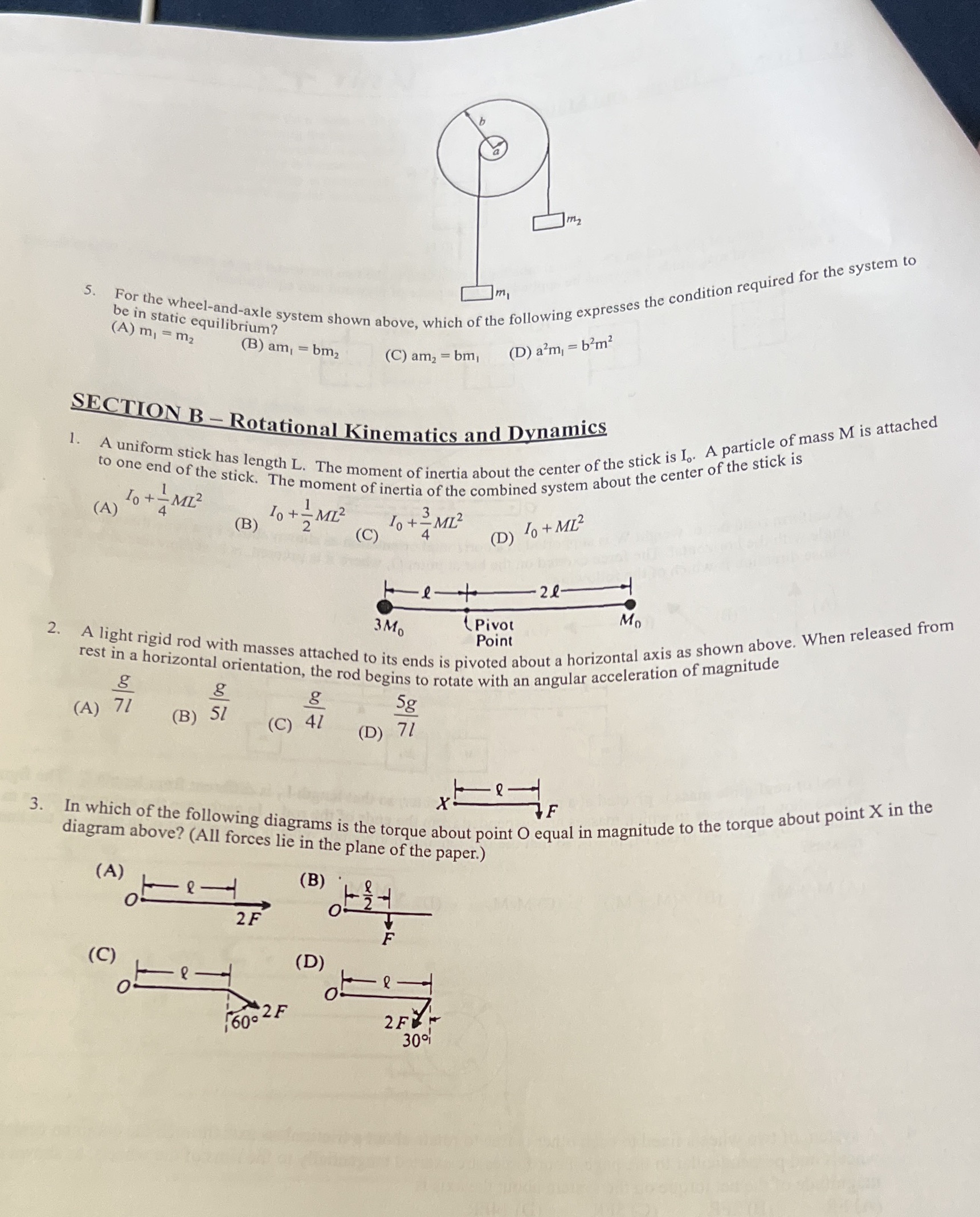 Solve and show working/ reasoning 5 . For the wheel-and-axle system shown