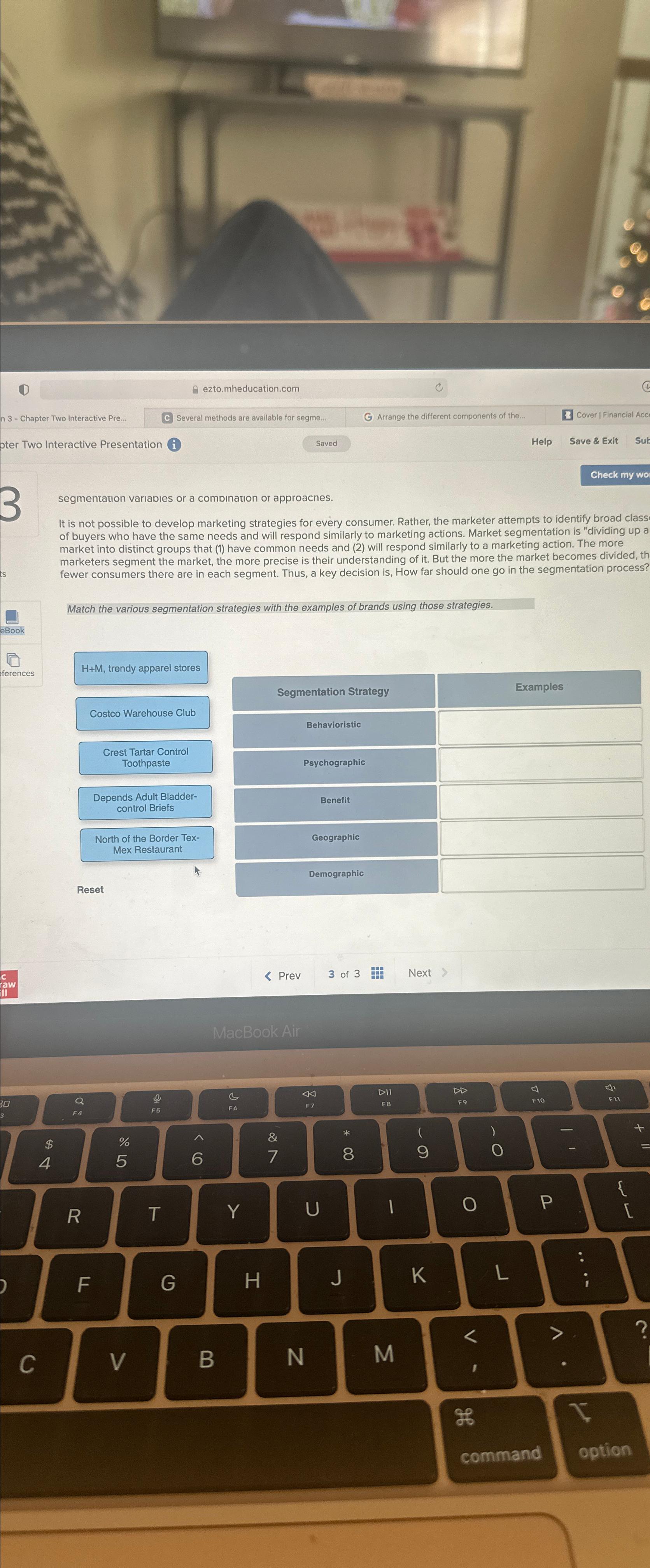  segmentaton varabes or a combnaton or approacnes. It is not possible
