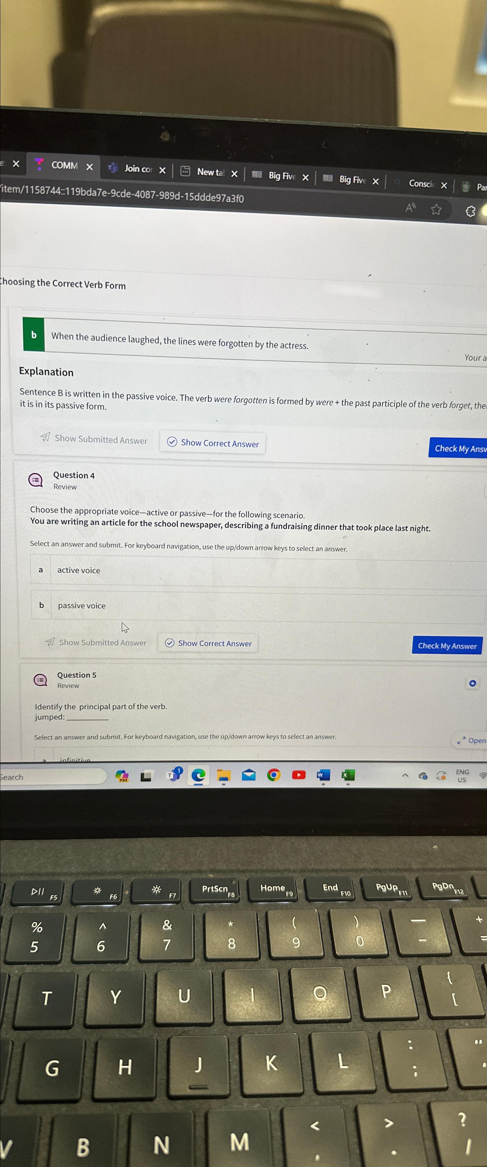  hoosing the Correct Verb Form b When the audience laughed, the