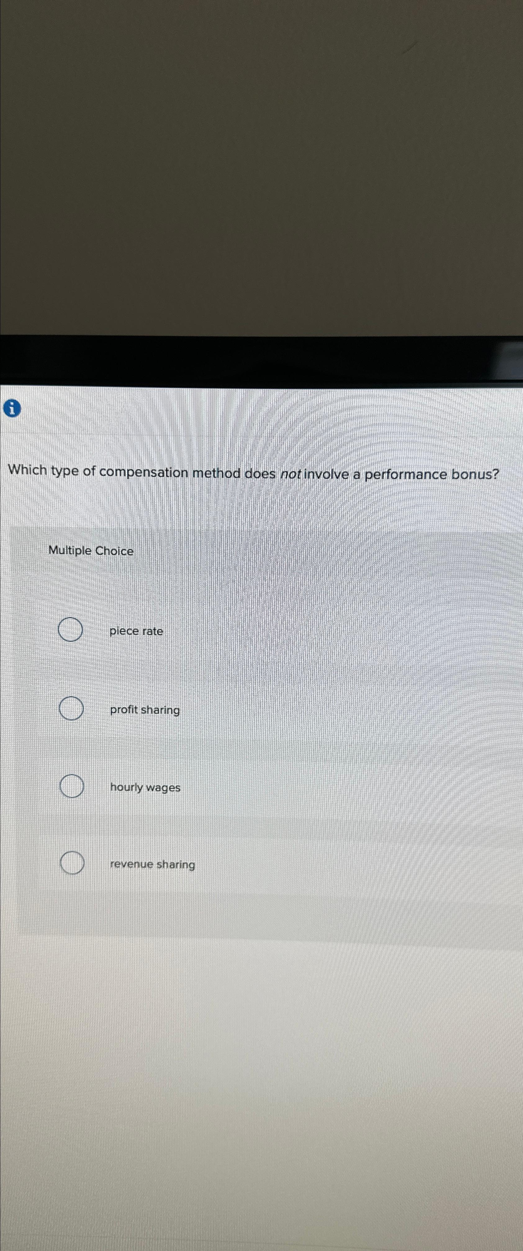  Which type of compensation method does not involve a performance bonus?