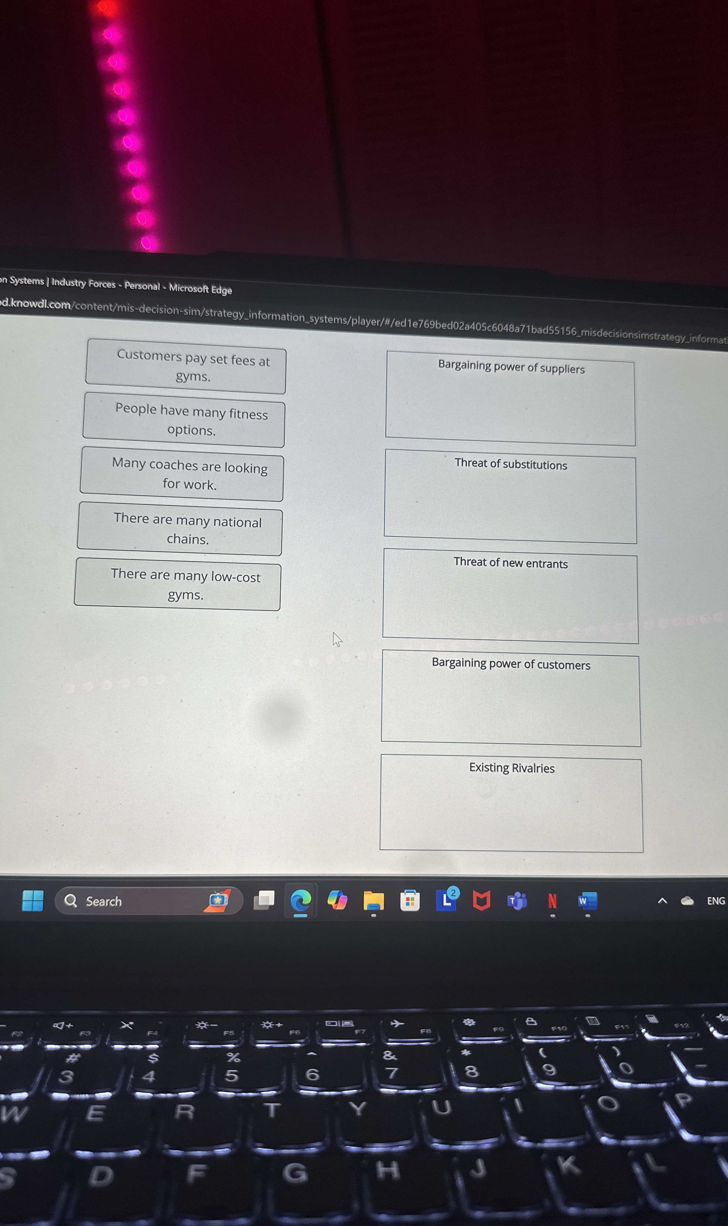  d.knowdl.com/content/mis-decision-sim/strategy_information_systems/player/#/ed1e769bed02a405c6048a71bad55156_misdecisionsimstrategy informat Customers pay set fees at gyms. People have many