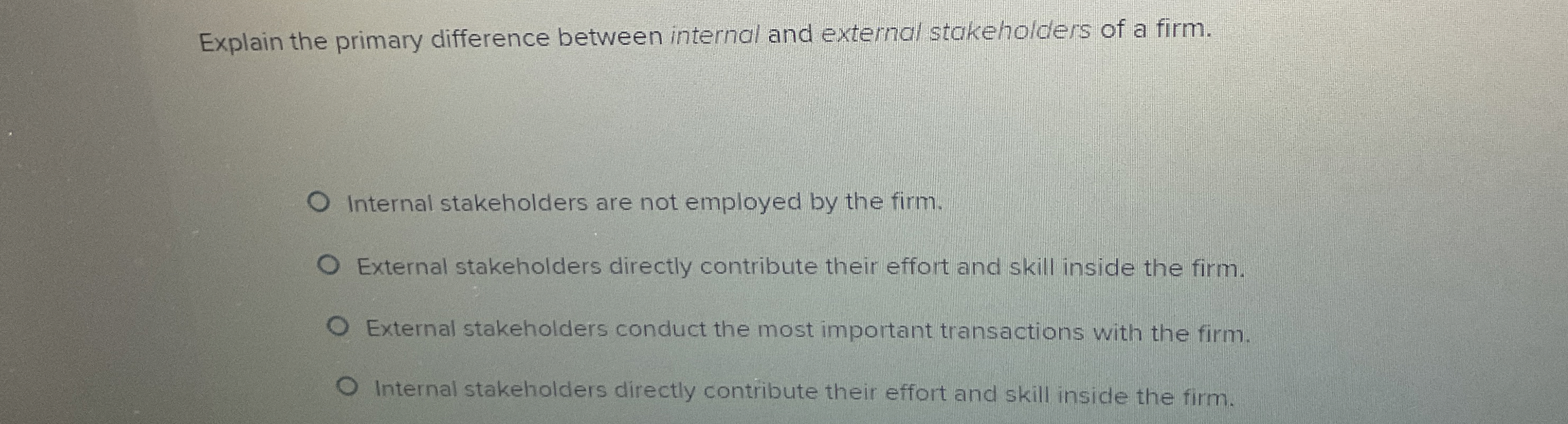  Explain the primary difference between internal and extemal stakeholders of a