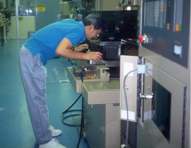 The operator in the assembly task is complaining