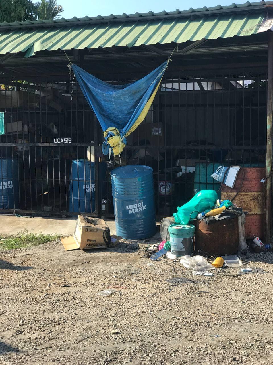 Make Environmental analysis by: a) Environment