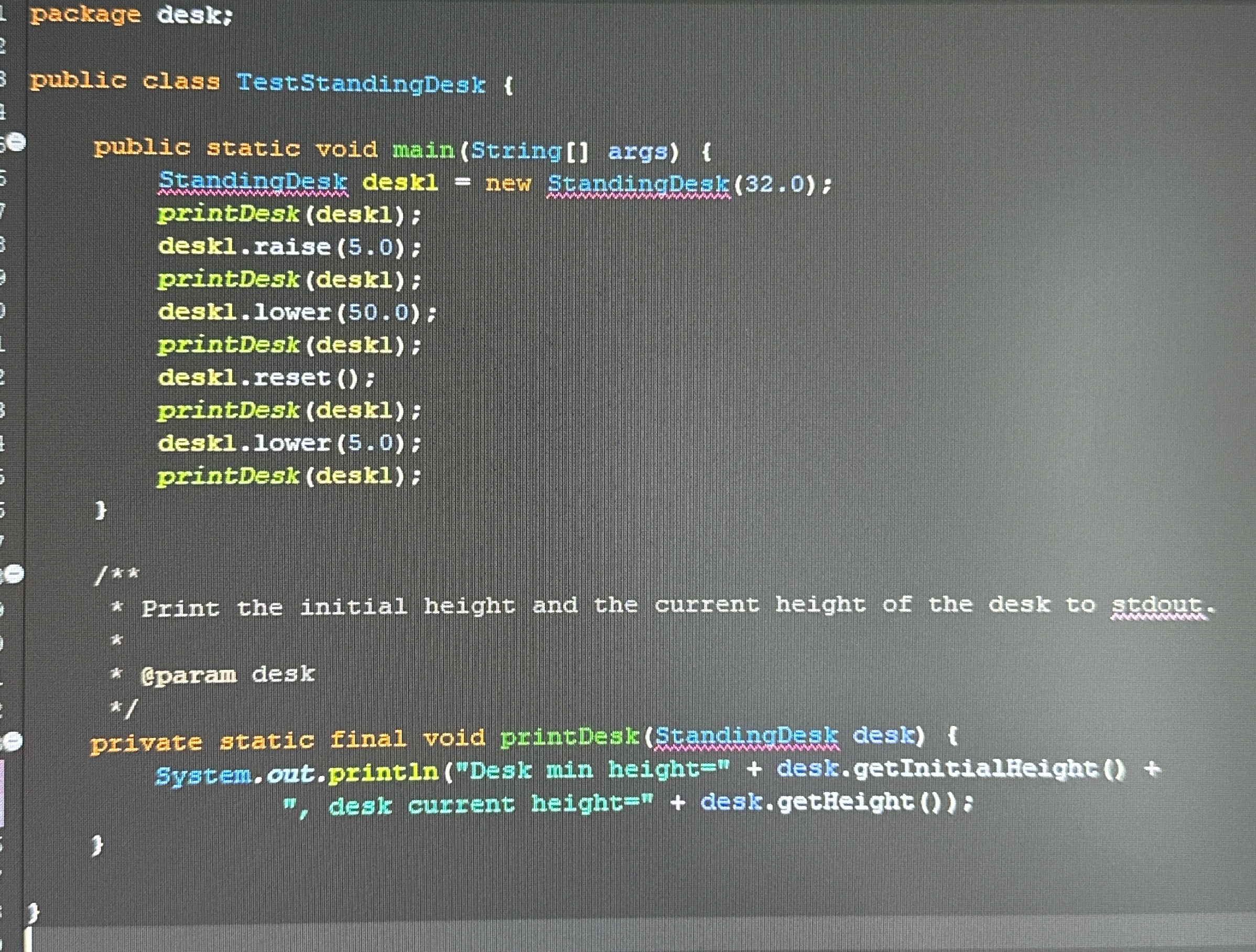 Java - create a class standing desk, that models