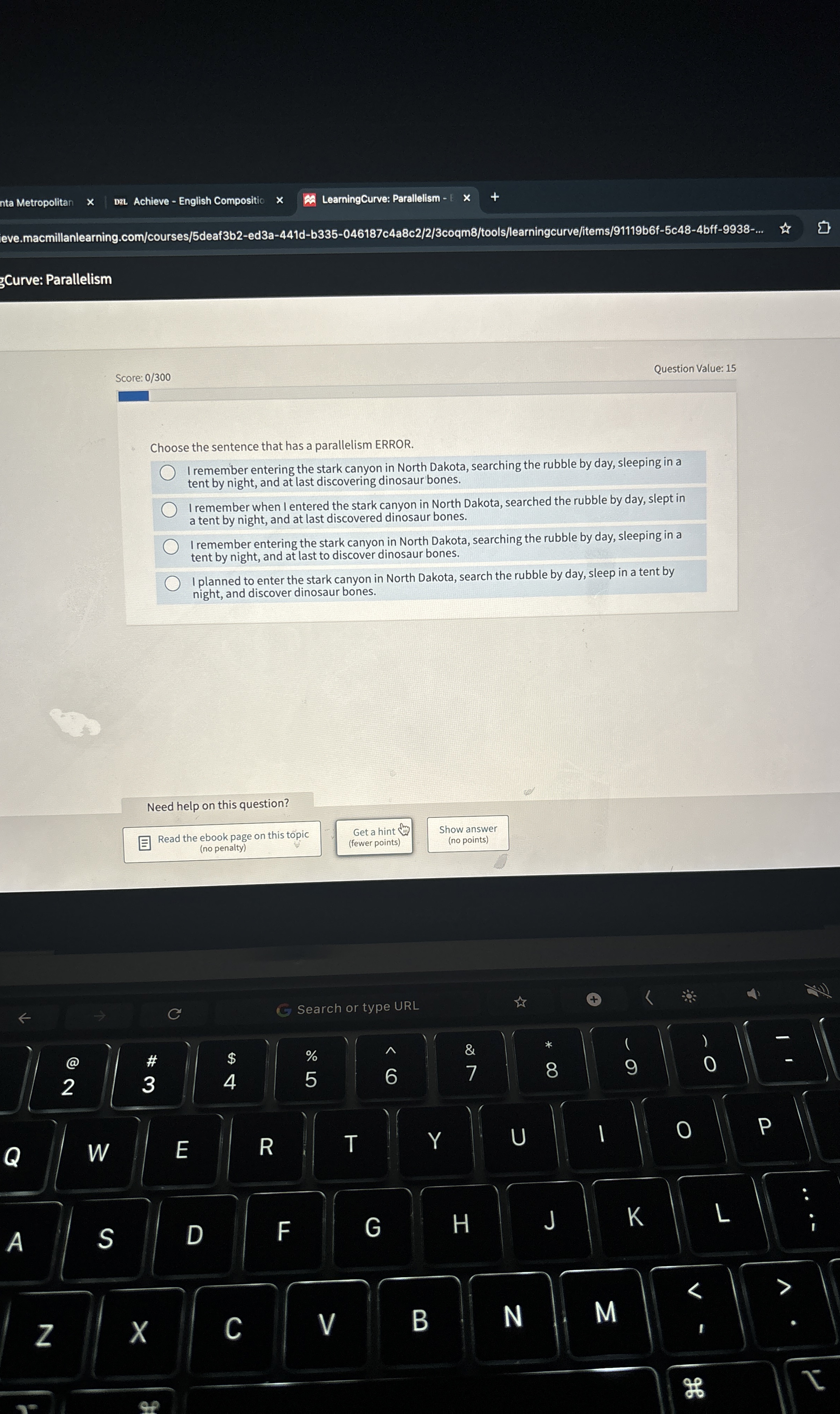 Choose the sentence that has a parallelism ERROR.