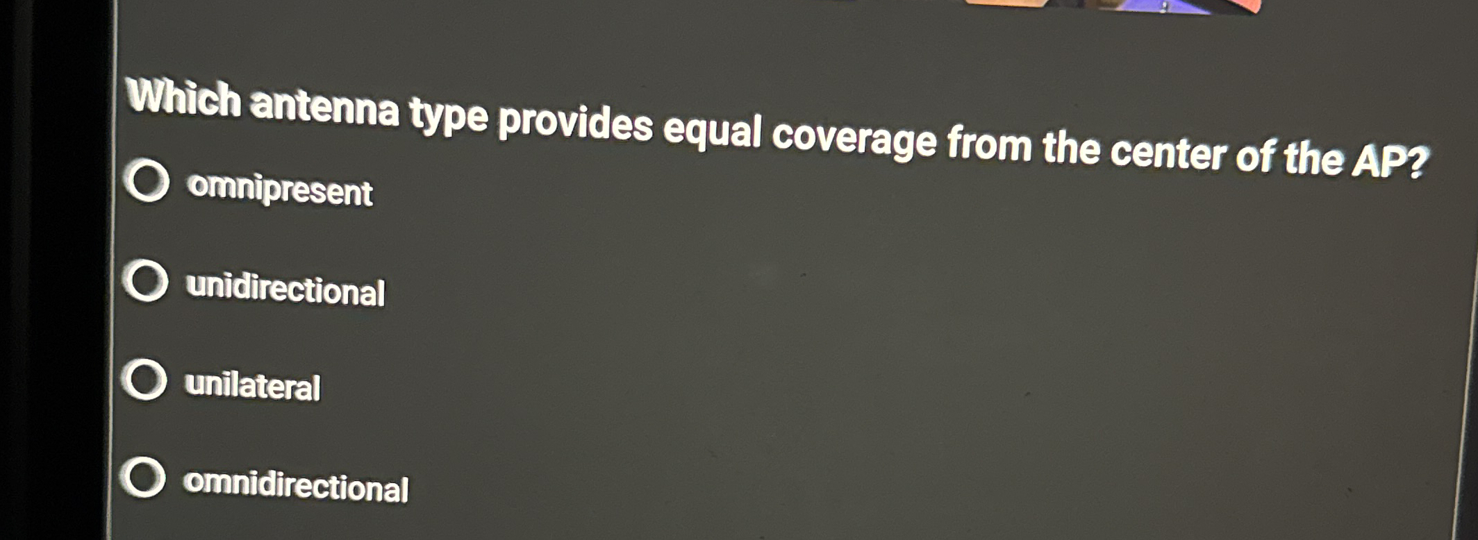 Which antenna type provides equal coverage from
