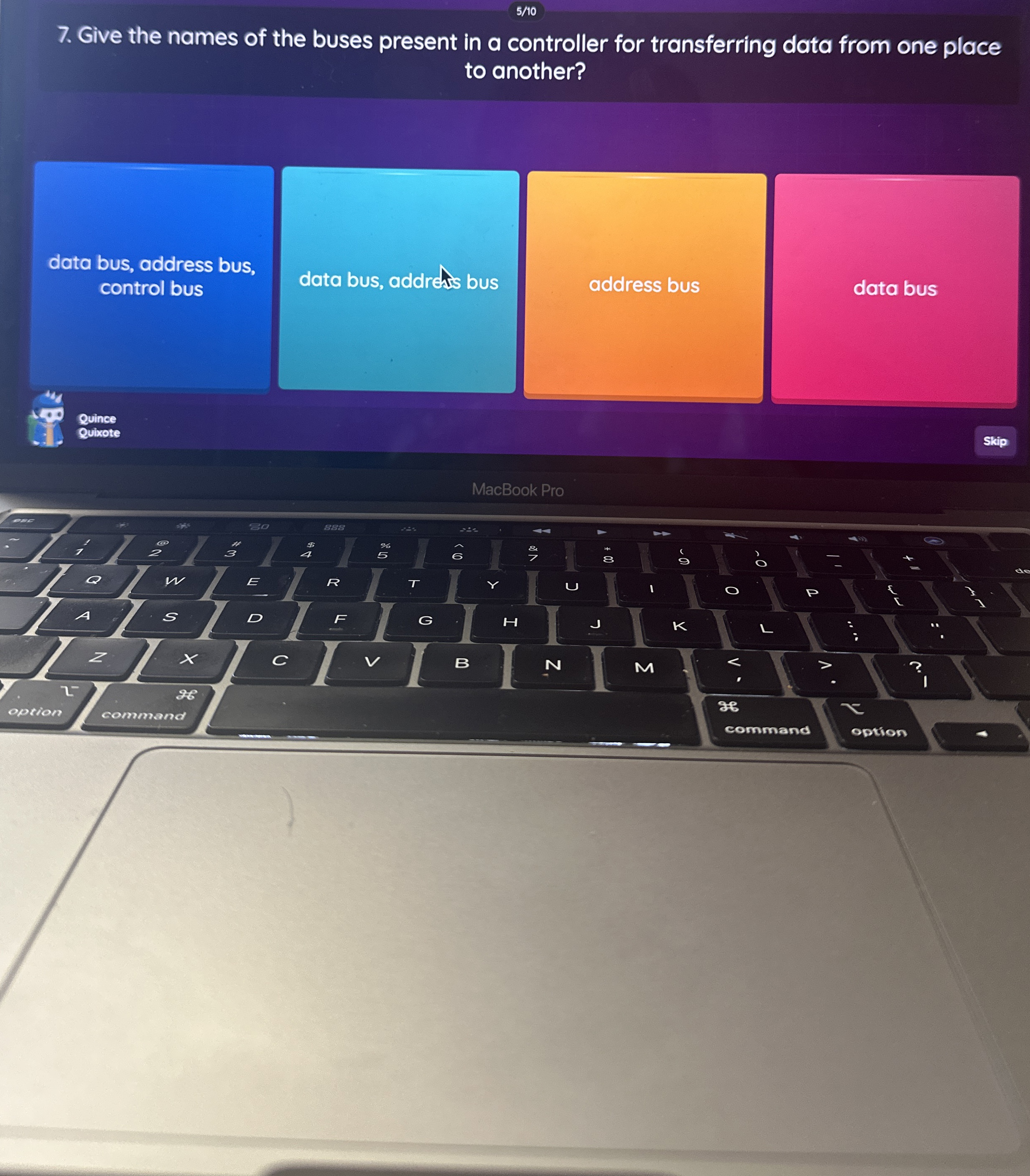 5 / 1 0 7 . Give the names of the buses present