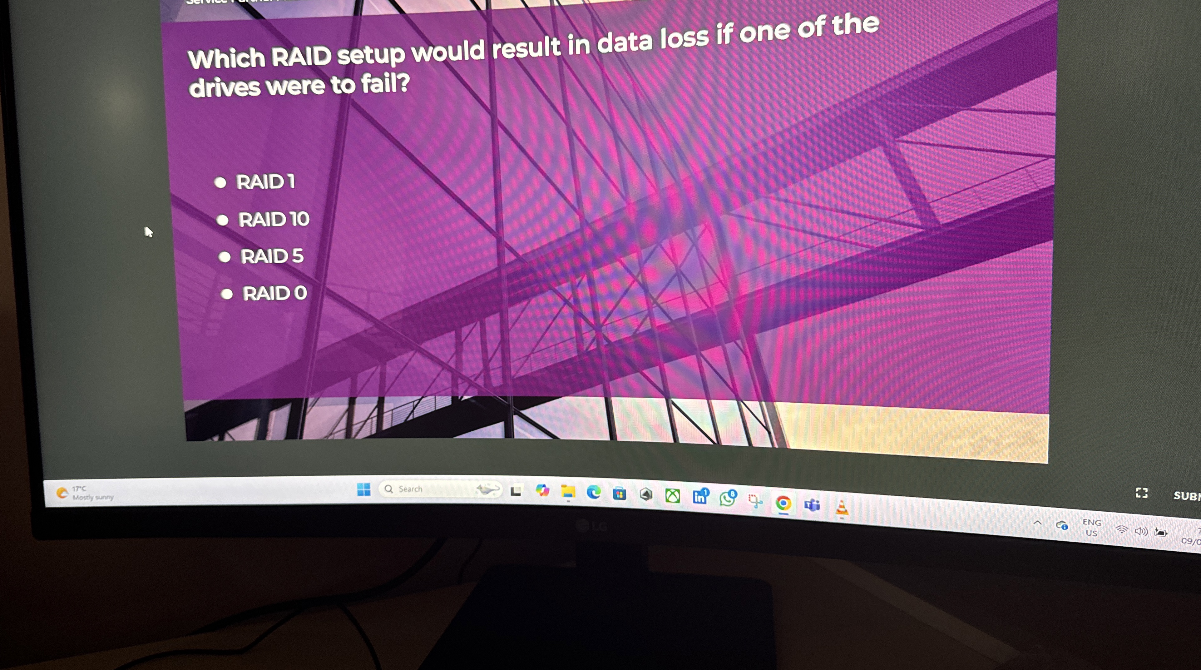 Which RAlD setup would result in data loss if one