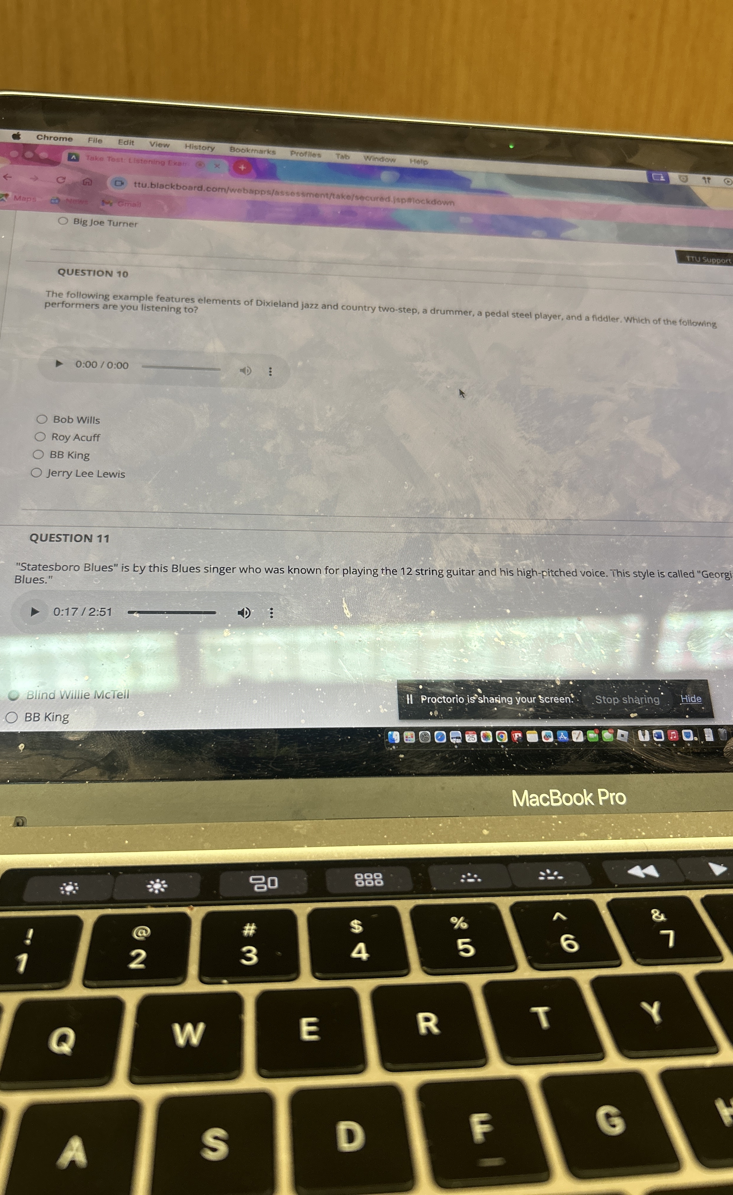 QUESTION 1 0 The following example features