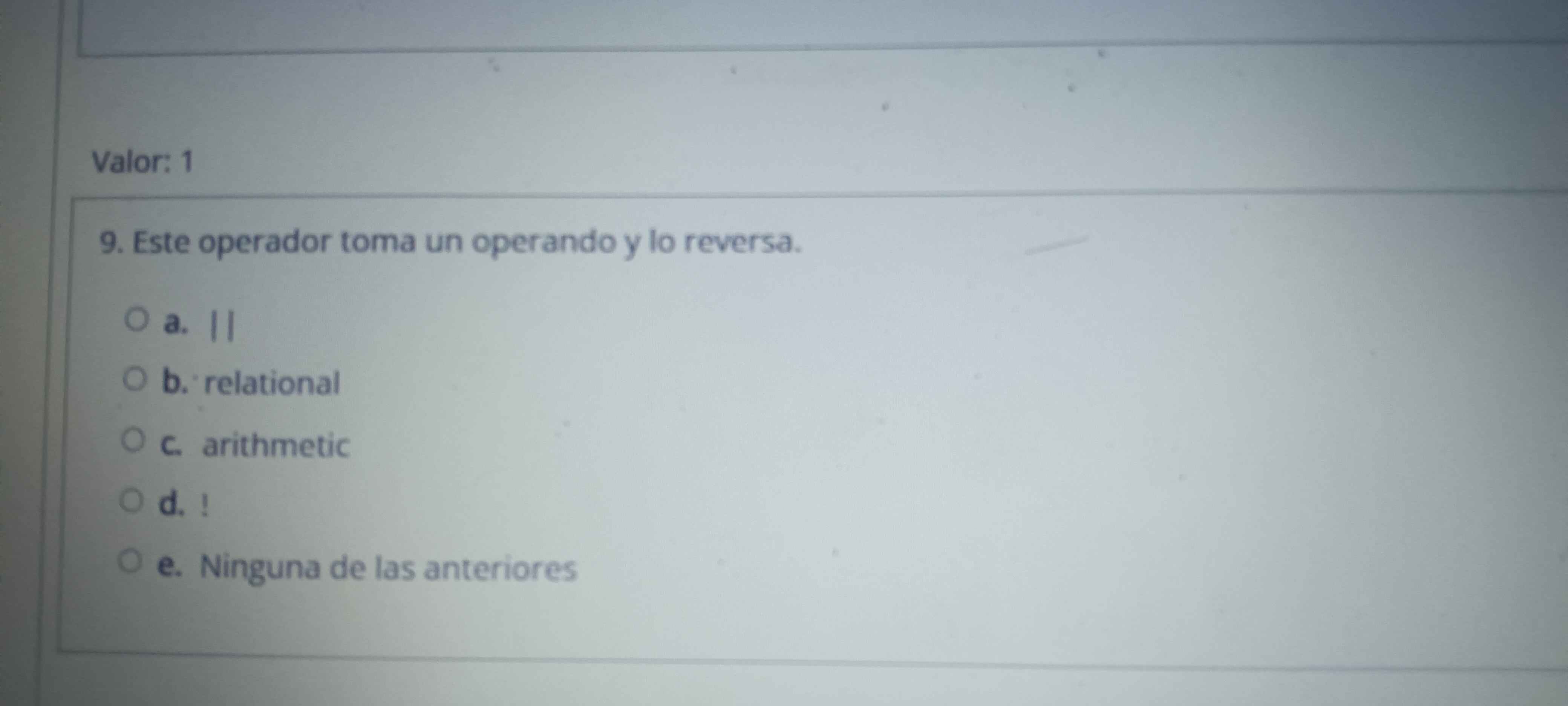 Valor: 1 Este operador toma un operando y lo