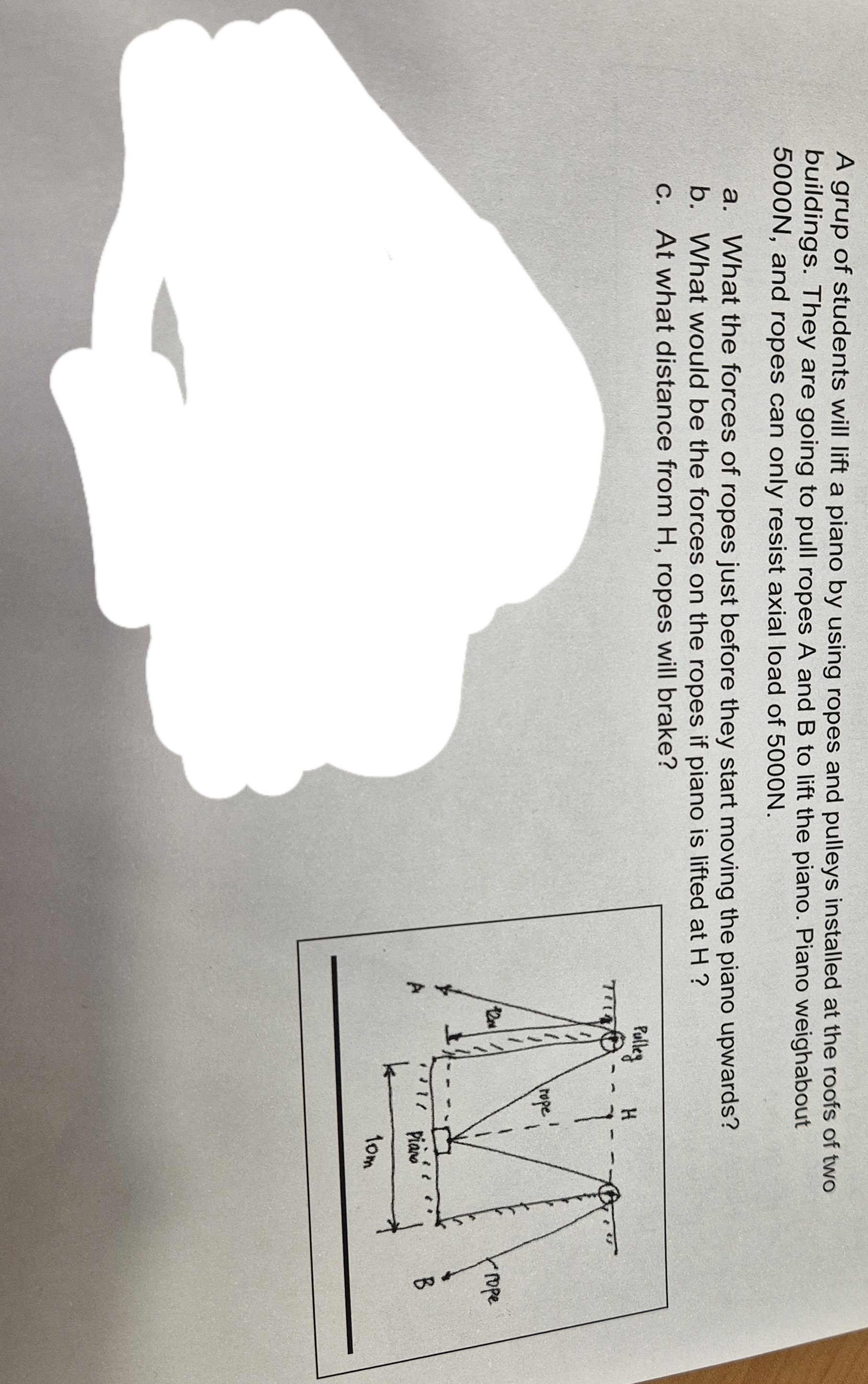 A grup of students will lift a piano by using