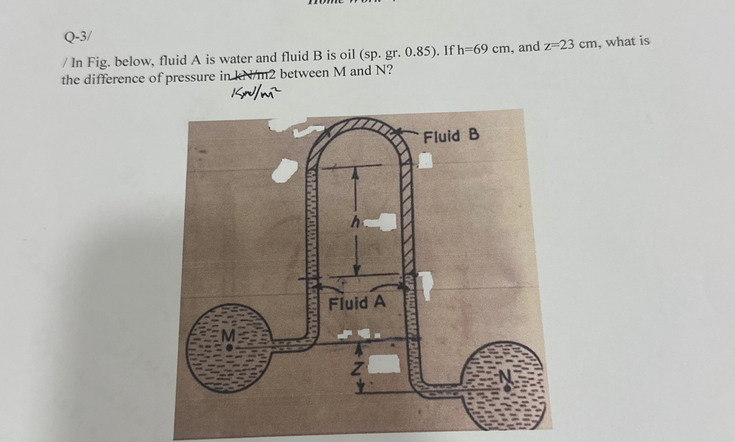 Q - 3 / / In Fig. below, fluid A is water and
