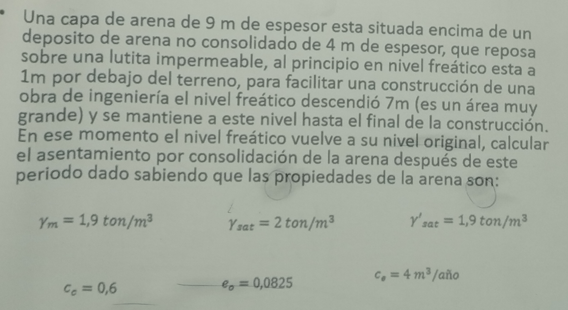 Una capa de arena de 9 m de espesor esta situada