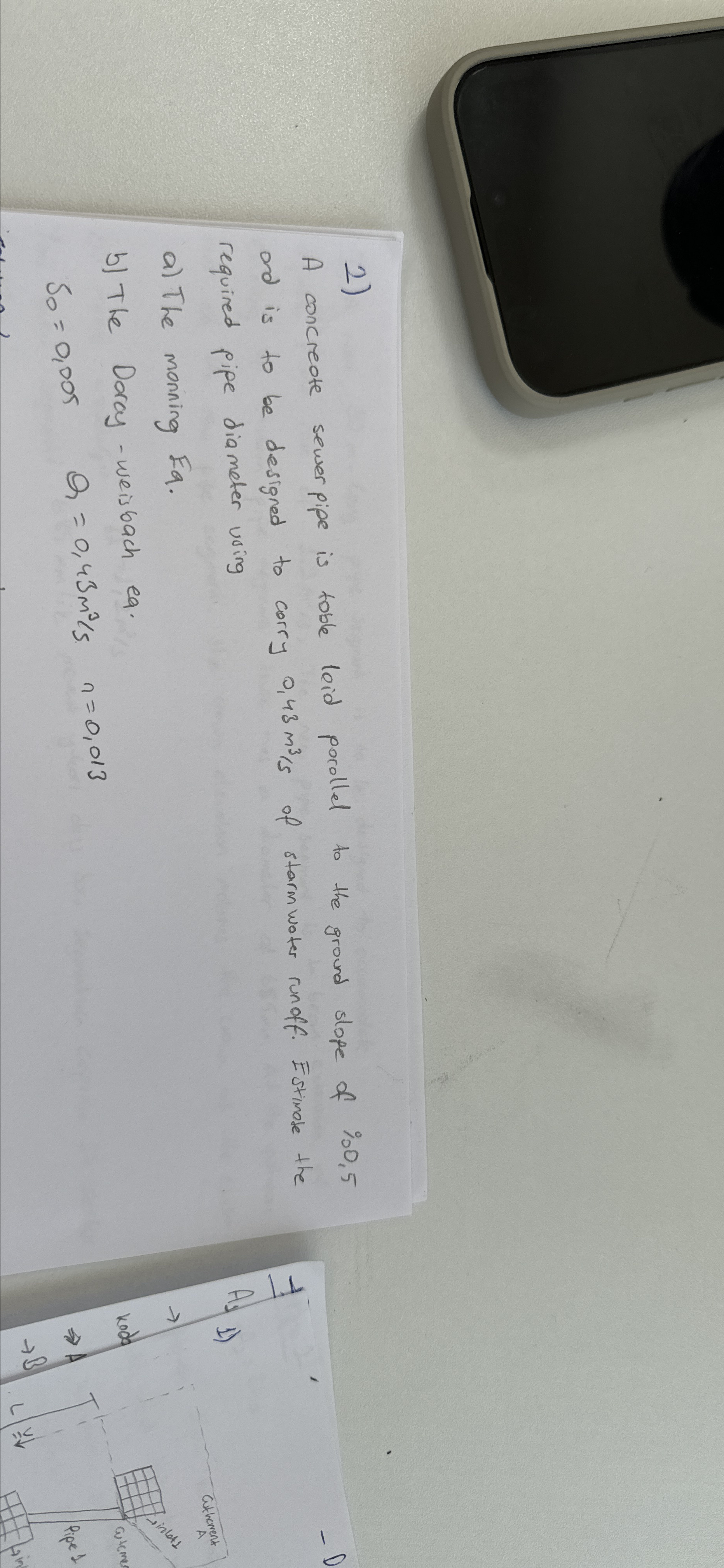 A concrate sewerpipe is toble lod parallel to the