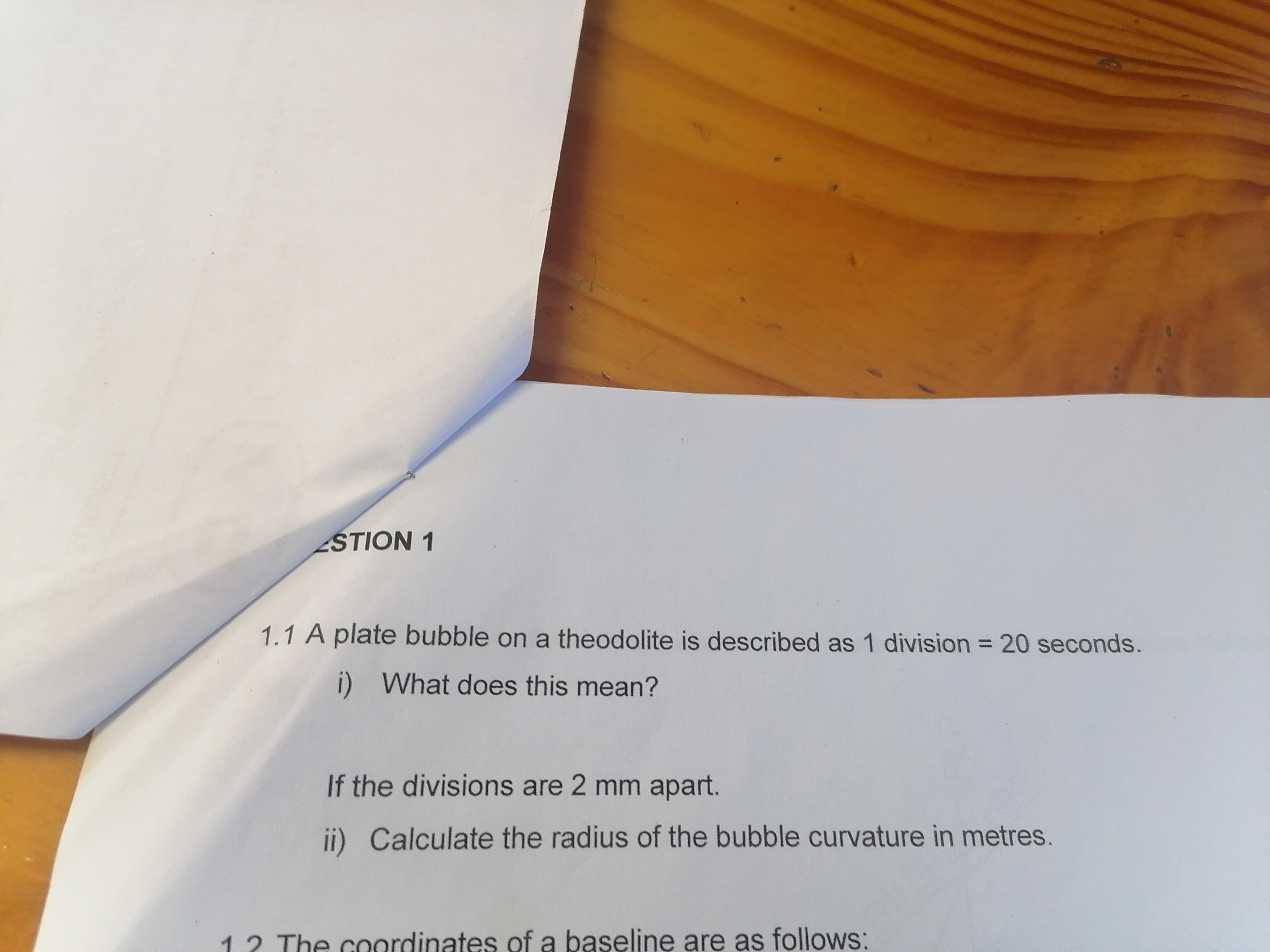 1 . 1 A plate bubble on a theodolite is described