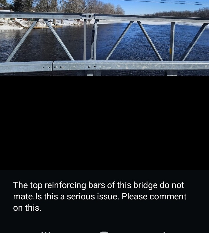 The top reinforcing bars of this bridge do not