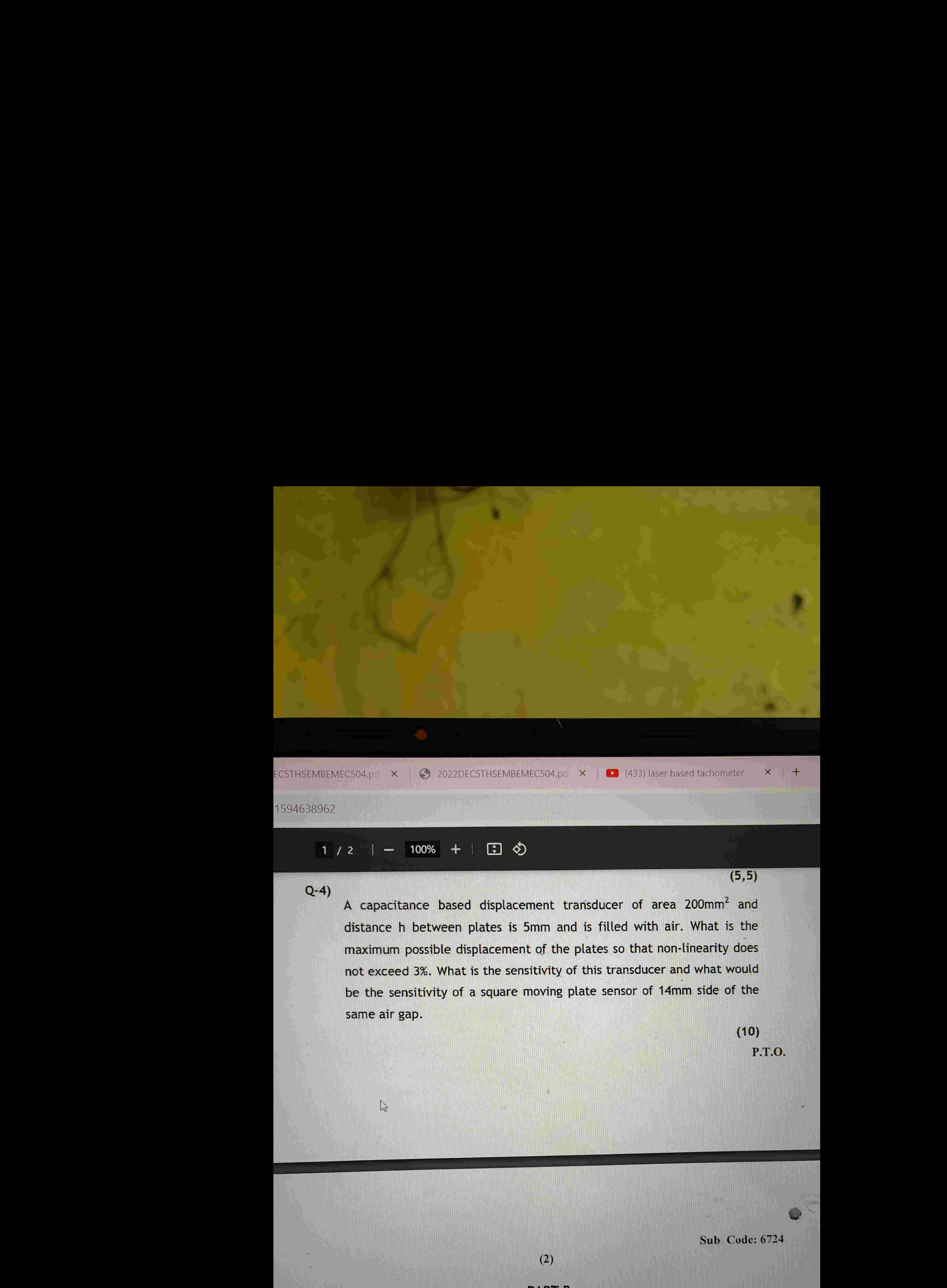 Q - 4 ) A capacitance based displacement