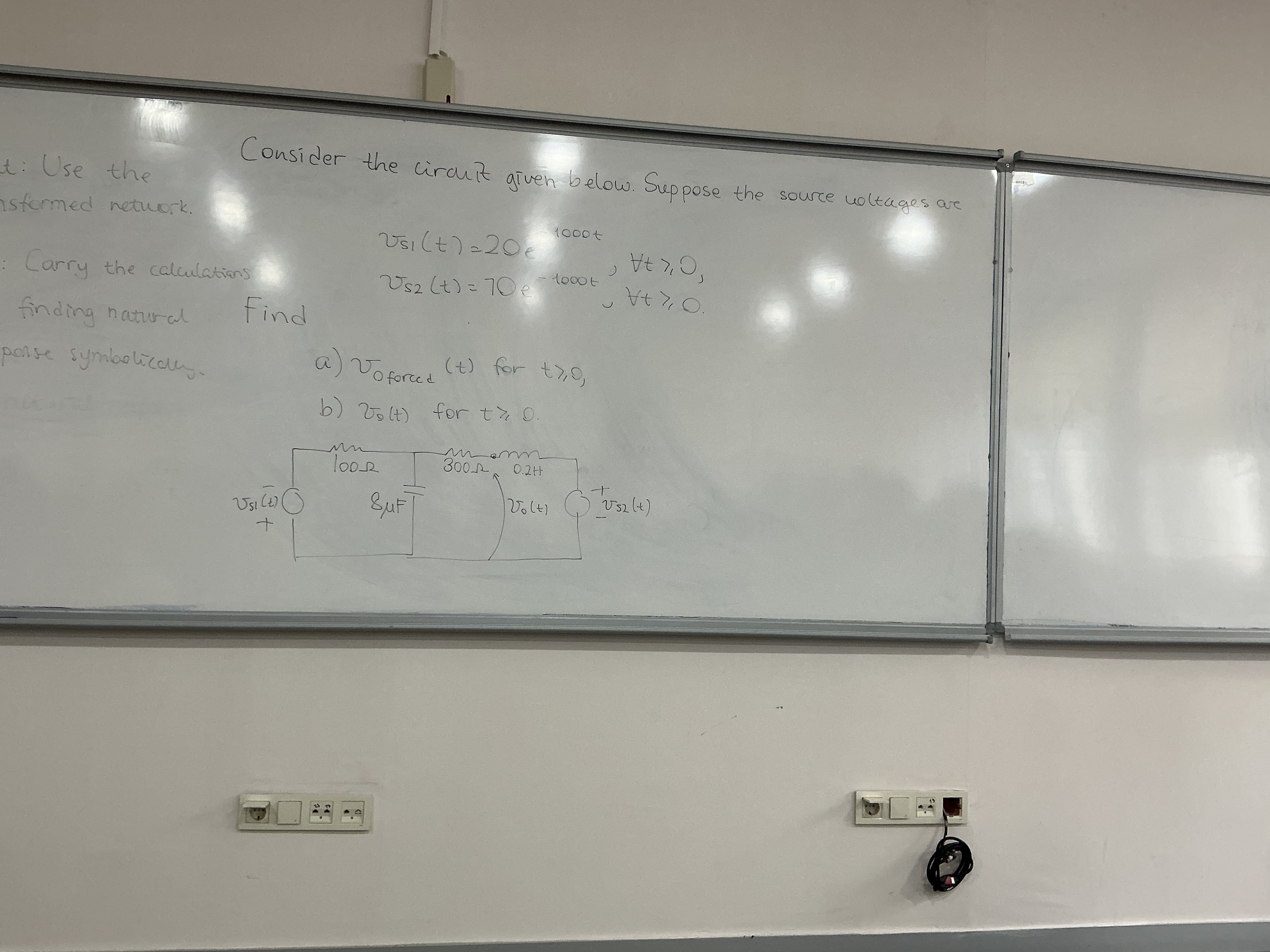 Consider the circhit given below. Suppose the