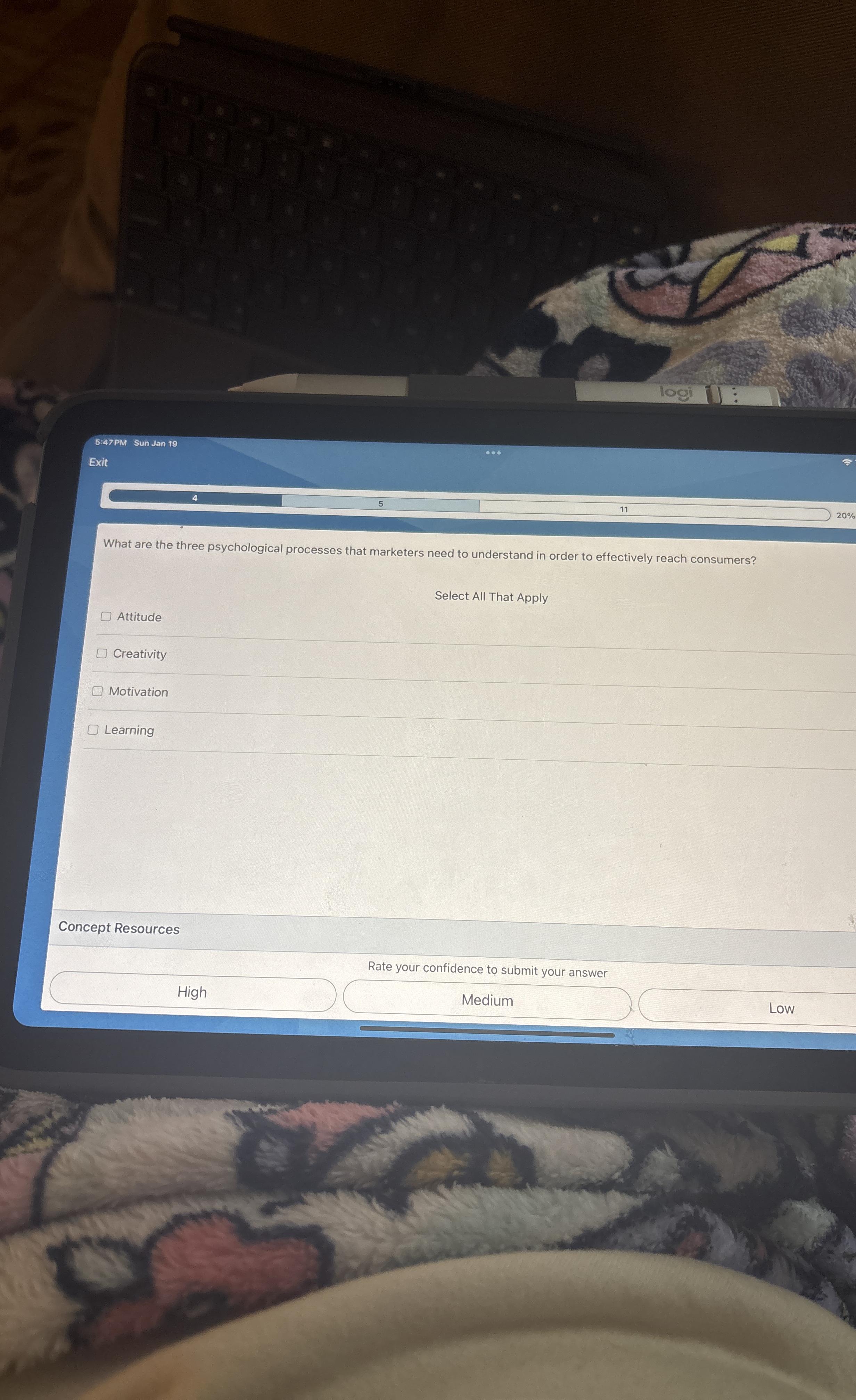 5 : 4 7 PM Sun Jan 1 9 Exit What are the three