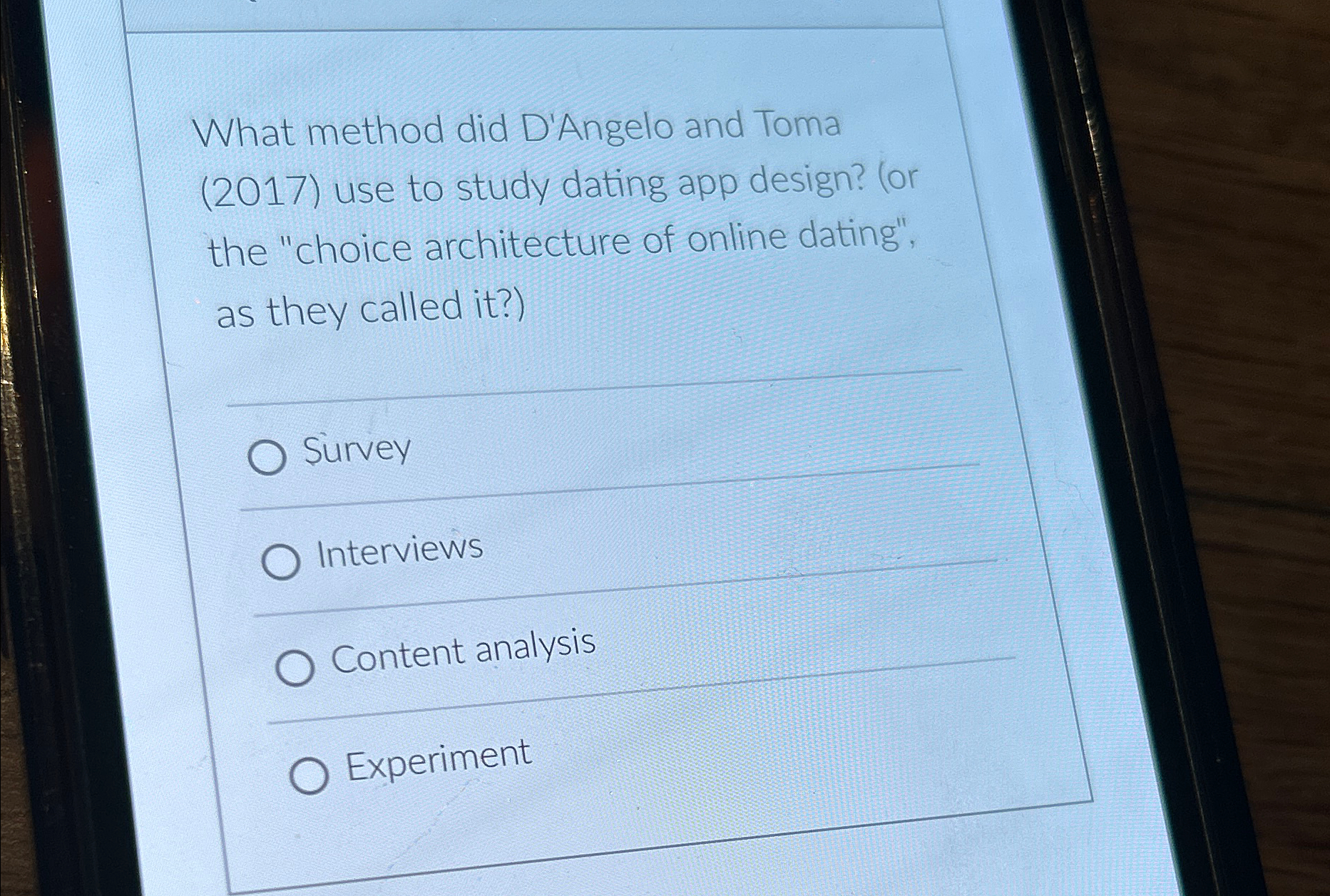 What method did D'Angelo and Toma ( 2 0 1 7 ) use