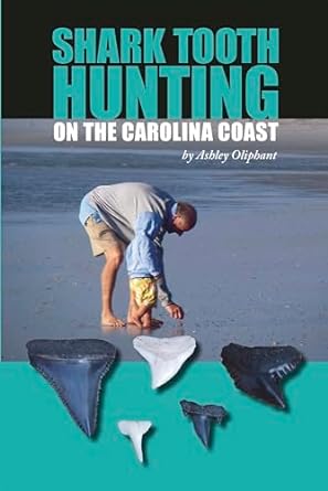 shark tooth hunting on the carolina coast 1st edition ashley oliphant 1561647284, 978-1561647286