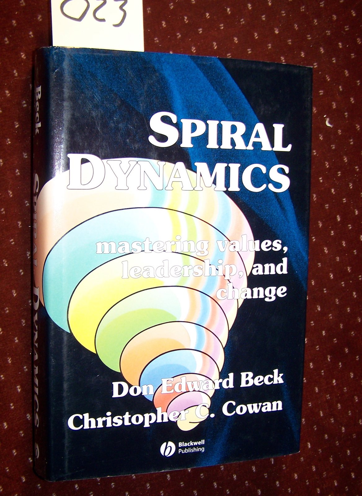 spiral dynamics mastering values leadership and change  don edward beck, christopher cowan 1557869405,