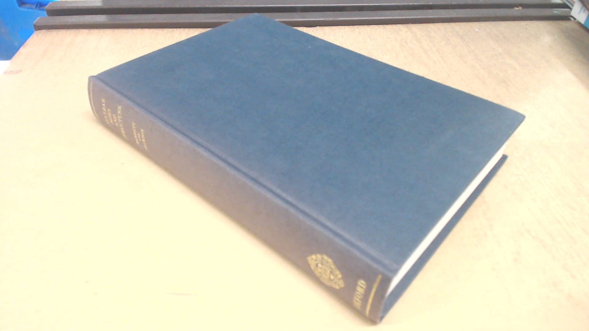 nuclear sizes and structure  barrett, roger c., jackson, daphne f. 0198512724, 9780198512721